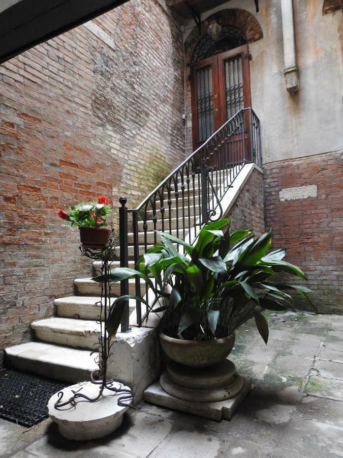 La Poetessa Apartment Венеция Екстериор снимка