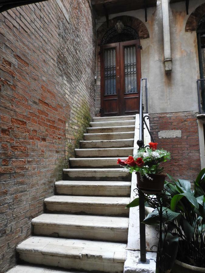 La Poetessa Apartment Венеция Екстериор снимка
